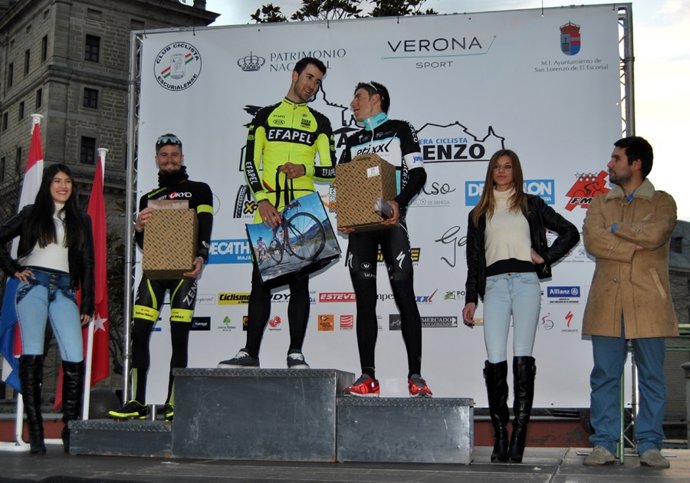 Podio de la prueba El Ganso de El Escorial. En lo alto del podio Diego Rubio