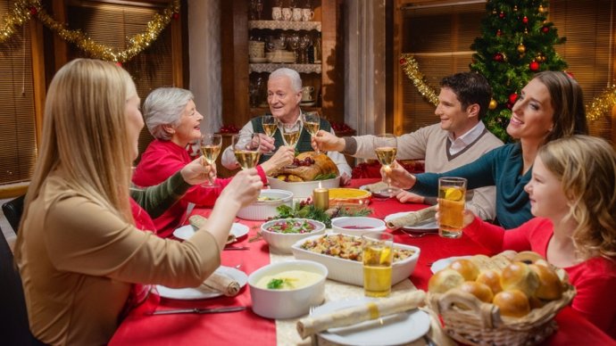 Cena de navidad. Comida navideña. Familia. Noche Buena. 