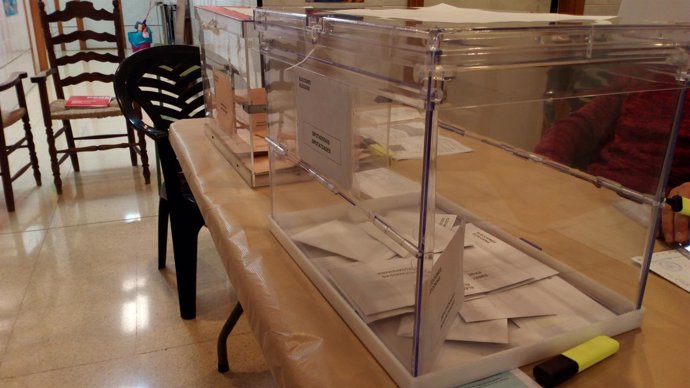 Urnas en un colegio electoral de Palma