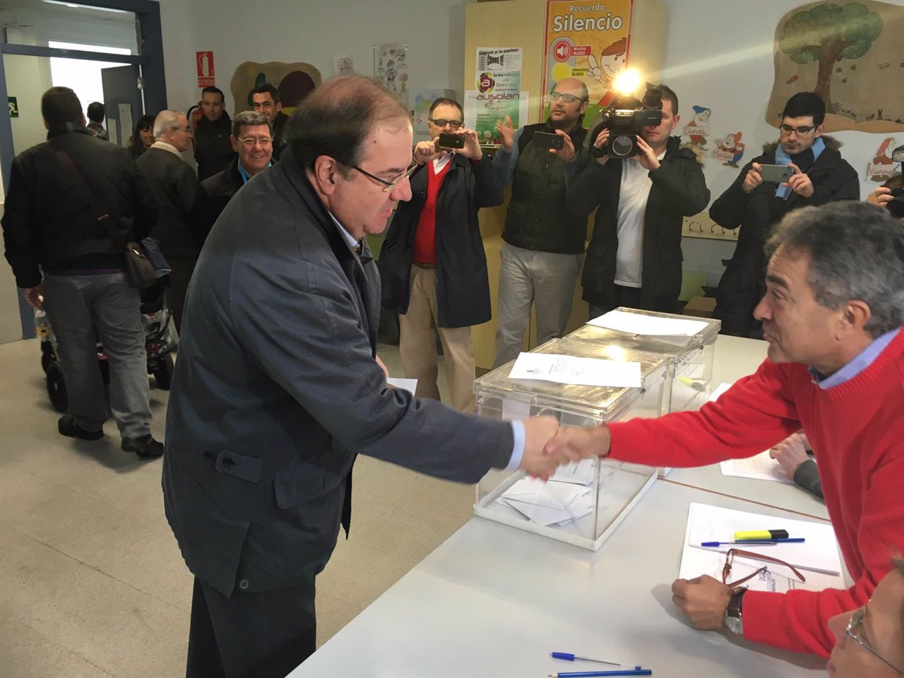 Juan Vicente Herrera ejerce su derecho al voto