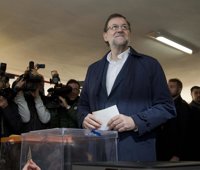 Rajoy: "Me dicen que está votando mucha gente y eso es reconfortante"