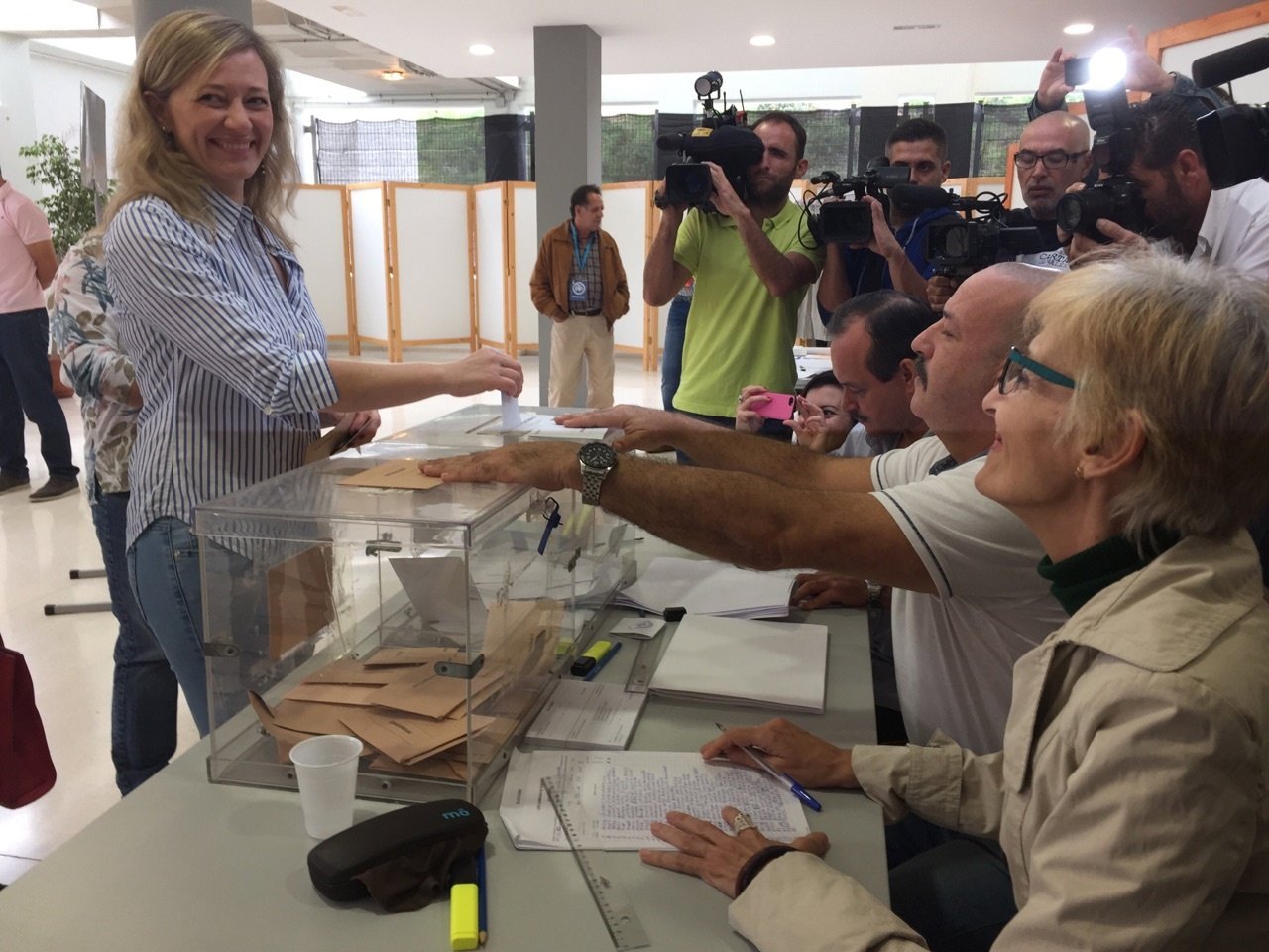Victoria Rosell ejerce su derecho al voto