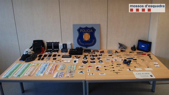 Objetos y dinero recuperado a la banda desmantelada en Tarragona