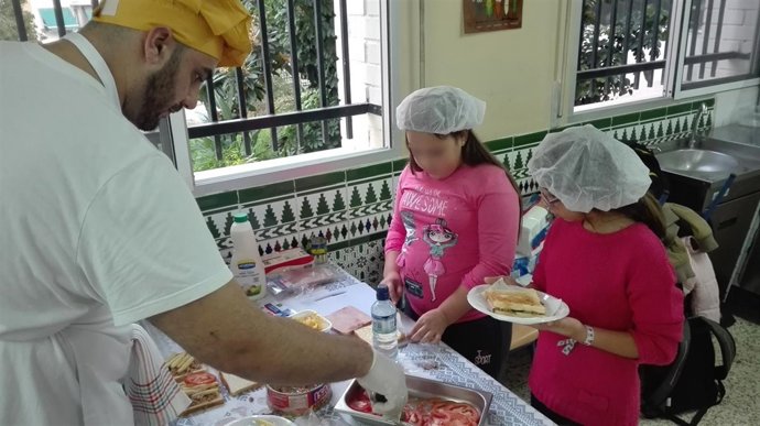 Servicio solidario del programa InOut  Caixa Proinfancia Arrabal-AID