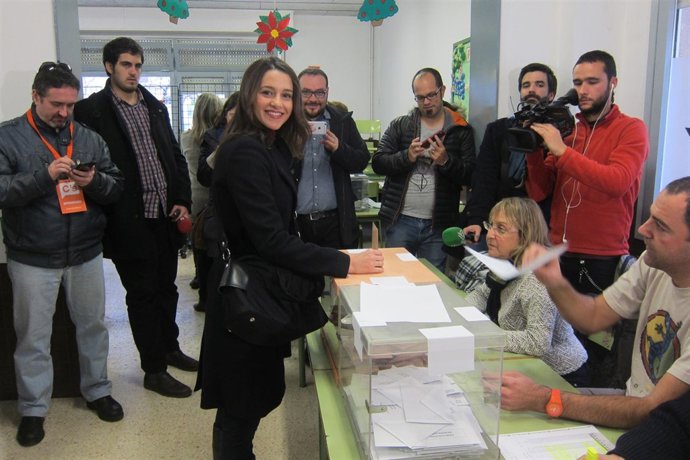 Inés Arrimadas (C's) vota el 20D