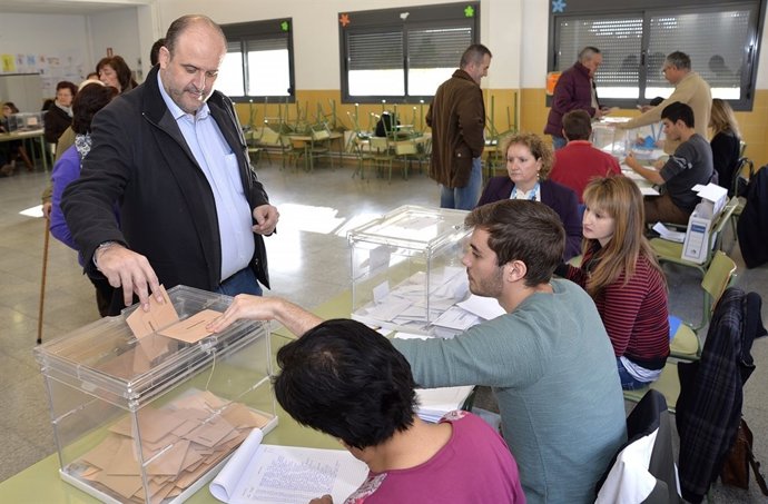 GUIJARRO VOTANDO