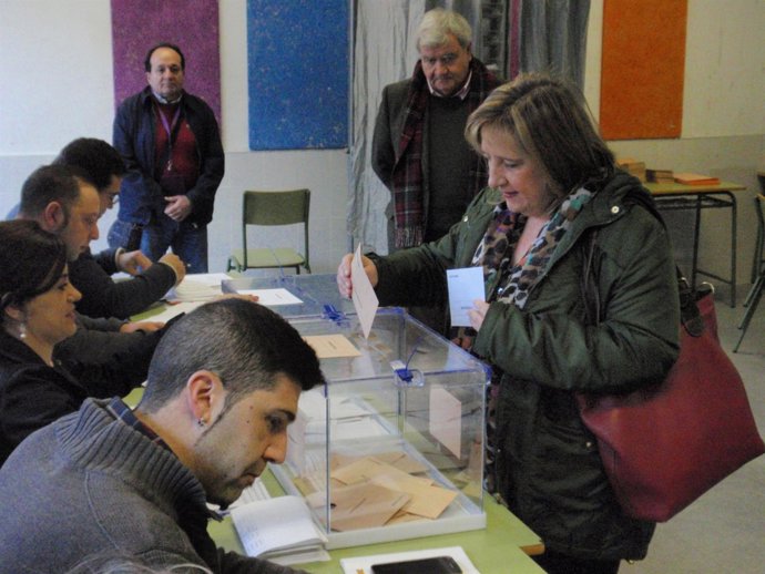 Moreno (PSOE) VOTANDO