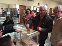 Jiménez Barrios destaca que la afluencia de votantes es señal de que "la democracia está fortalecida"