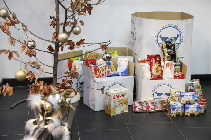 El Estudio de fotografía Carmen Esteban recauda más de 100 kilos de alimentos