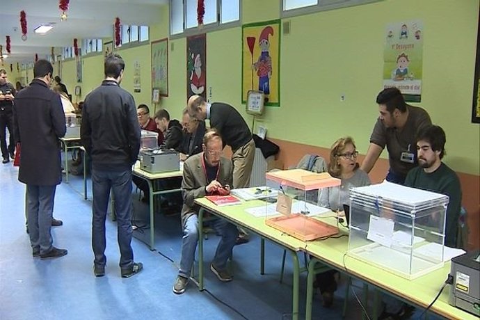 Votación en el colegio Ortega y Gasset (Madrid)