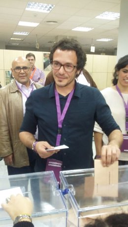 El alcalde de Cádiz, José María González, vota
