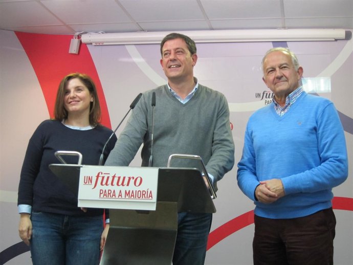 José Ramón Gómez Besteiro con Pilar Cancela y Méndez Romeu.