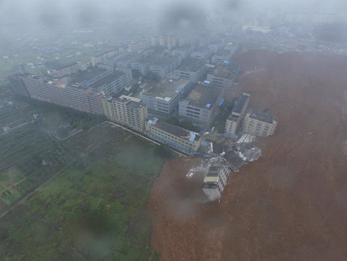 Vista aérea del deslizamiento de tierra en Shenzhen