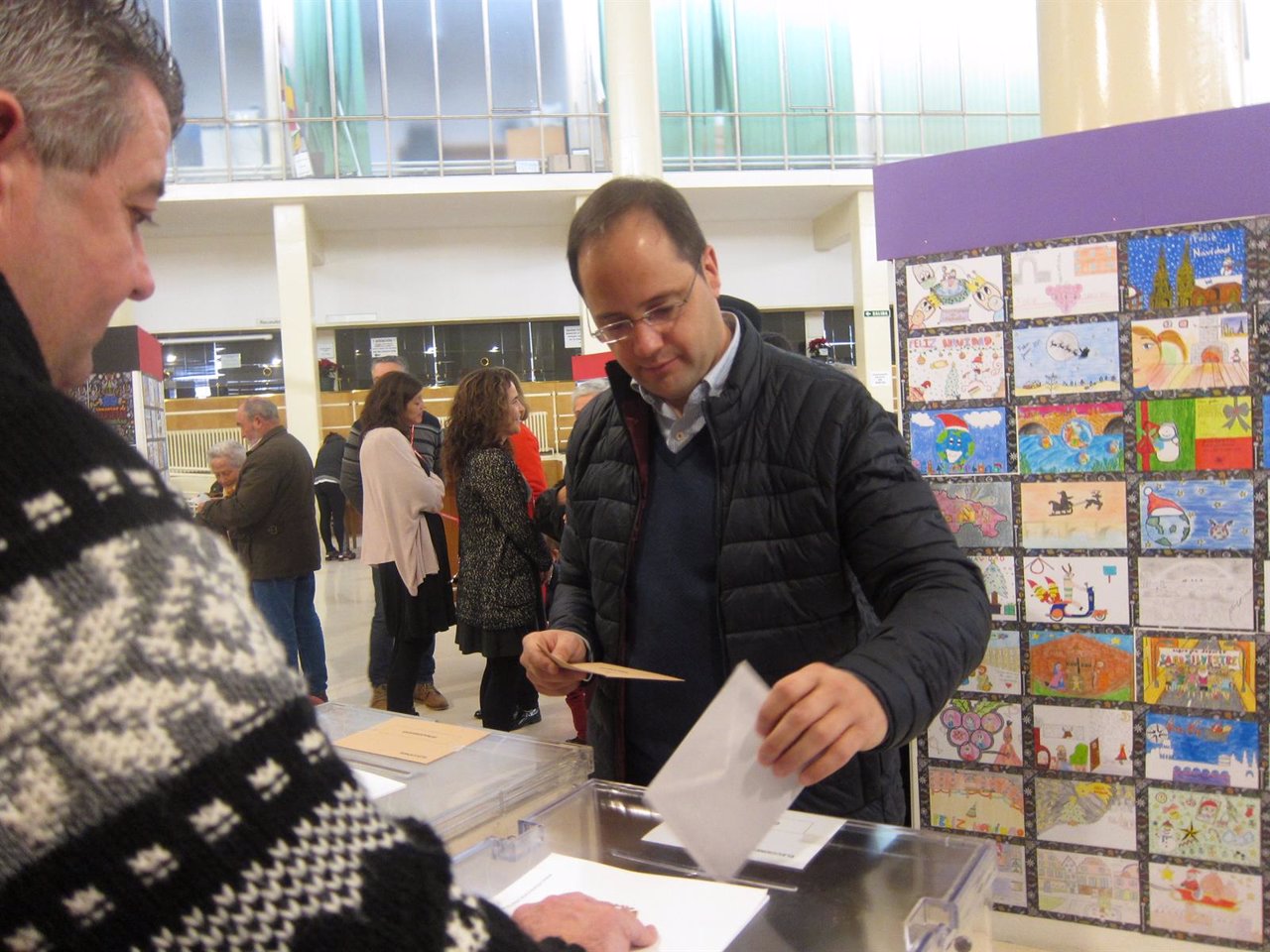 César Luena ejerce su derecho a voto en Logroño