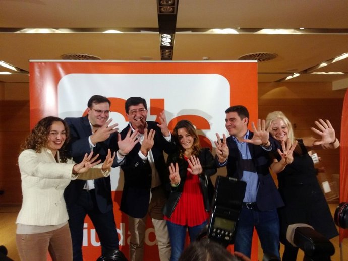 Juan Marín, de Ciudadanos, celebra el resultado electoral
