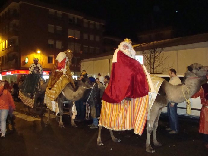 Los Reyes Magos En Sus Camellos