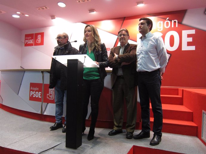 Pilar Alegría durante la jornada electoral en la sede del PSOE en Aragón.