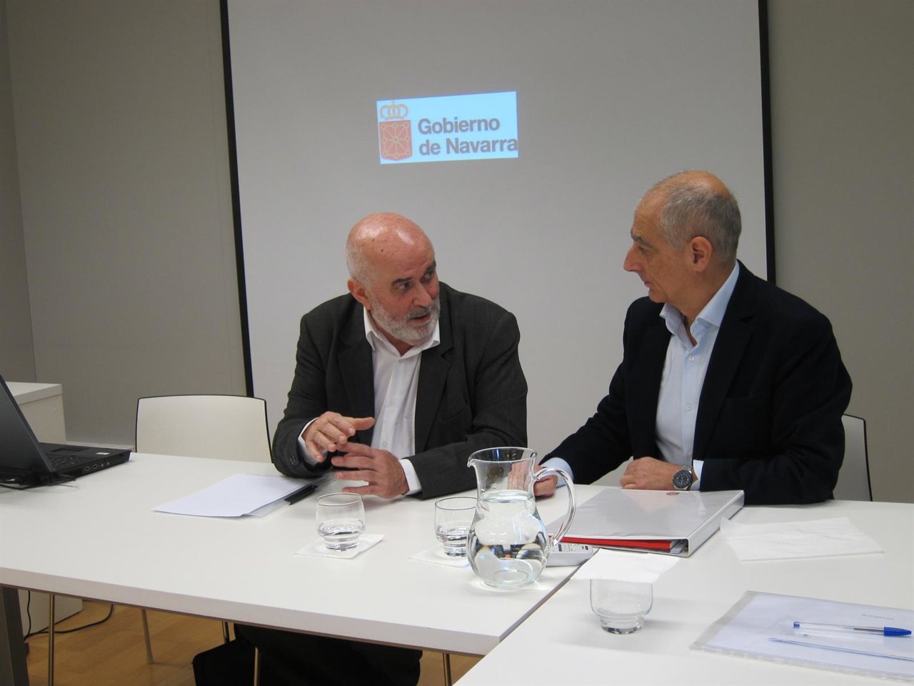 José Luis Mendoza en la reunión con el Consejo Escolar