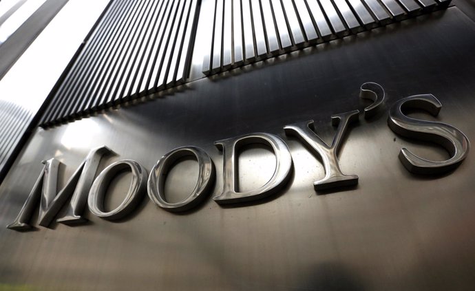Moody's considera bajar un puesto la calificación crediticia de Brasil