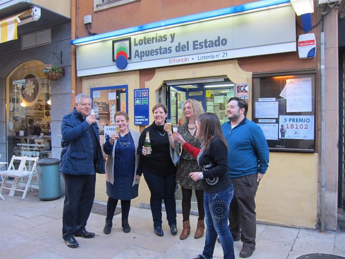 Administración de lotería agraciada con el quinto premio en Oviedo