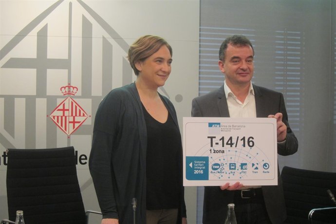 Ada Colau y Alfred Bosch tras anunciar bonificaciones en la T-Jove
