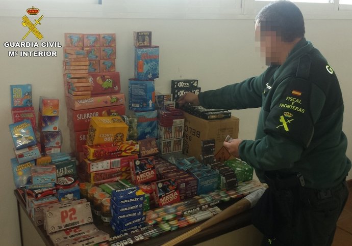 Artefactos pirotécnicos intervenidos por la Guardia Civil. 