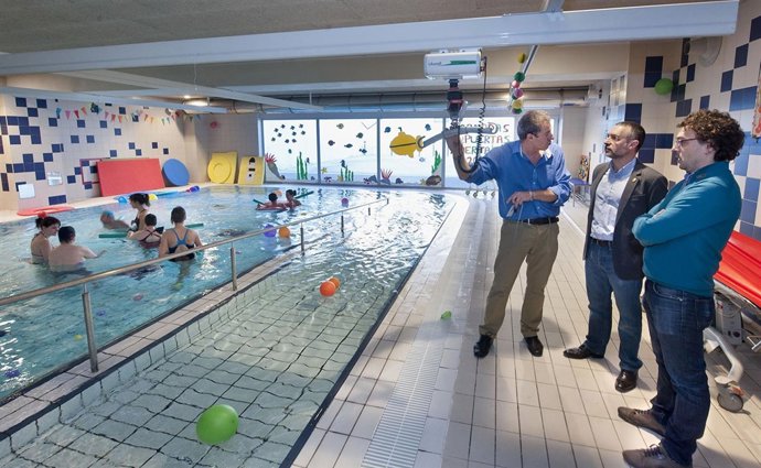  Laparra Contempla Las Actividades Acuáticas Que Se Realizan En San José.