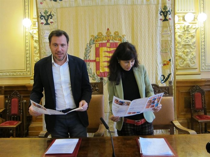Ocar Puente y Ana Redondo en la presentación de la Cabalgata de Reyes