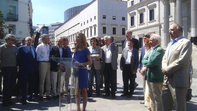 Miembros de la Plataforma Libres e Iguales, entre ellos, el Nobel Vargas Llosa