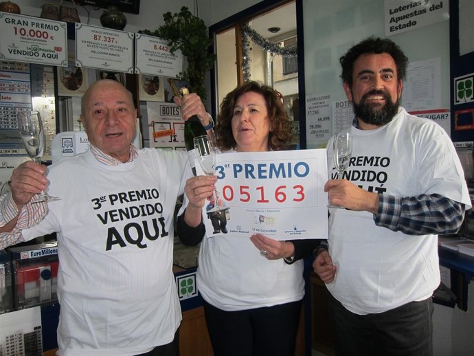 Responsables del establecimiento de la calle San Pablo de Salamanca.