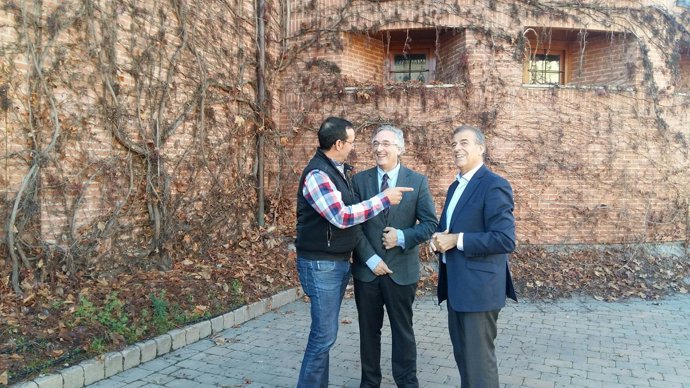 El consejero Olona ha visitado la sede de la Denominación.