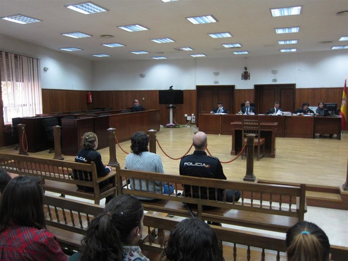 Juicio al acusado de apuñalar a un varón en Puente Genil