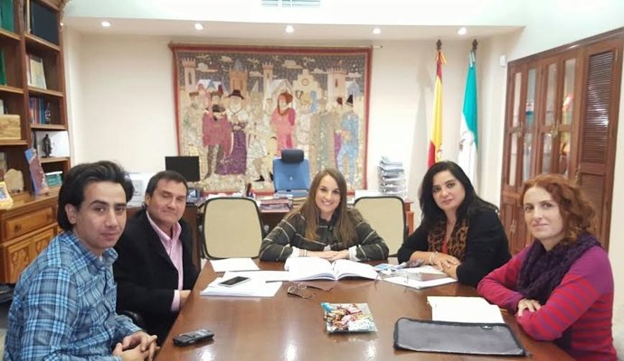 Ruiz (centro) se reúne con la Asociación Pro Derechos Humanos de Andalucía