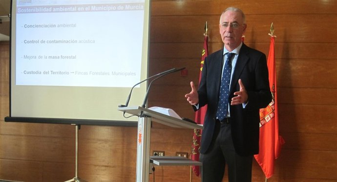 El edil Antonio Navarro presenta los Presupuestos de su Concejalía para 2016