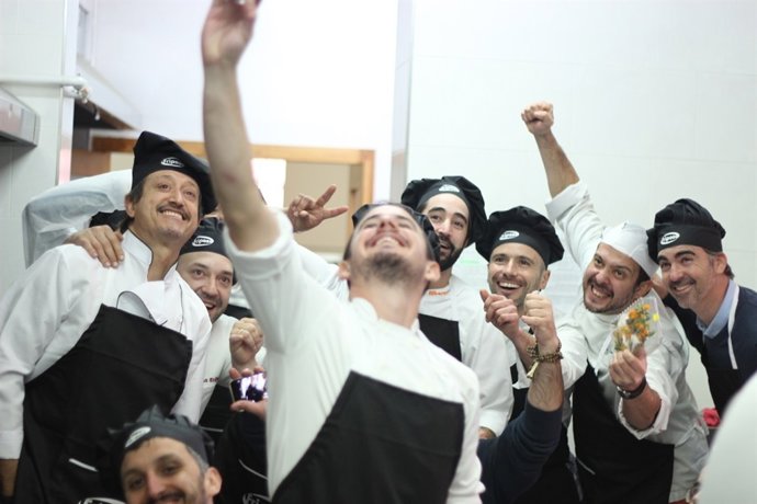 NOTA Y FOTO: Fripozo Elabora Un Menú Solidario Para Jesús Abandonado