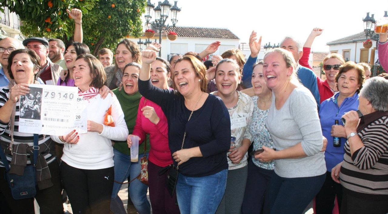 Vecinos de Villanueva de la Concepción celebran lotería navidad