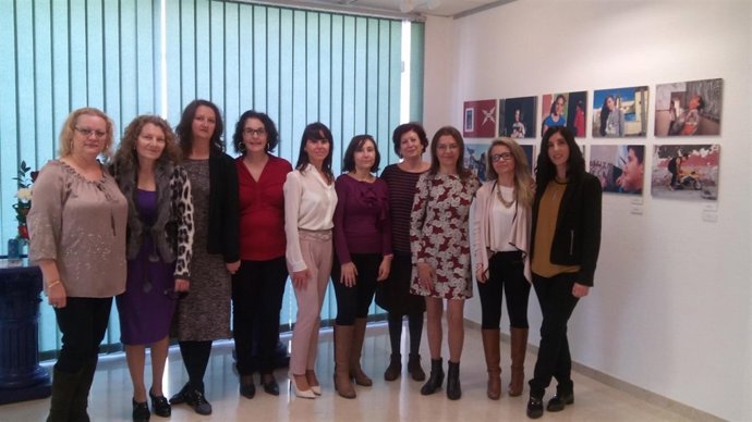 La diputada de Igualdad ha asistido a la inauguración de la muestra.