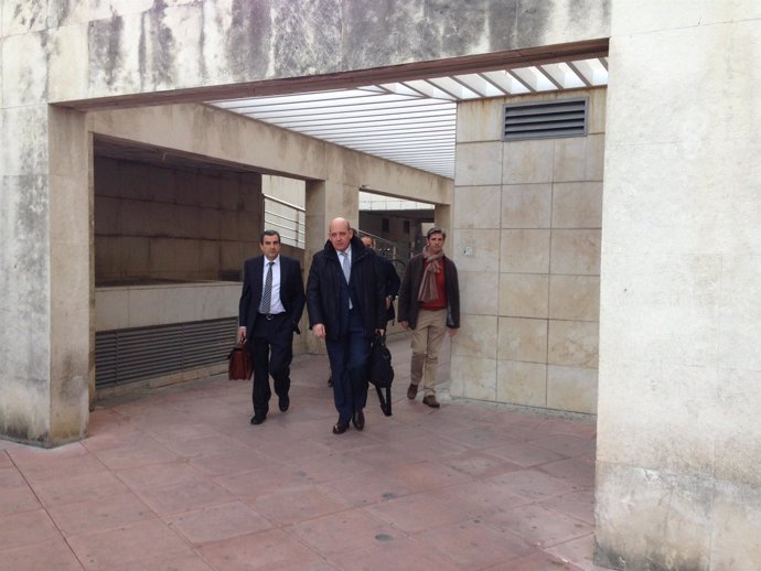 El alcalde de Armilla (Granada), Gerardo Sánchez, llega a los juzgados