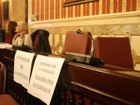 Los concejales de IU abandonan el Pleno del Defensor y exigen una consulta popular para su sustituto