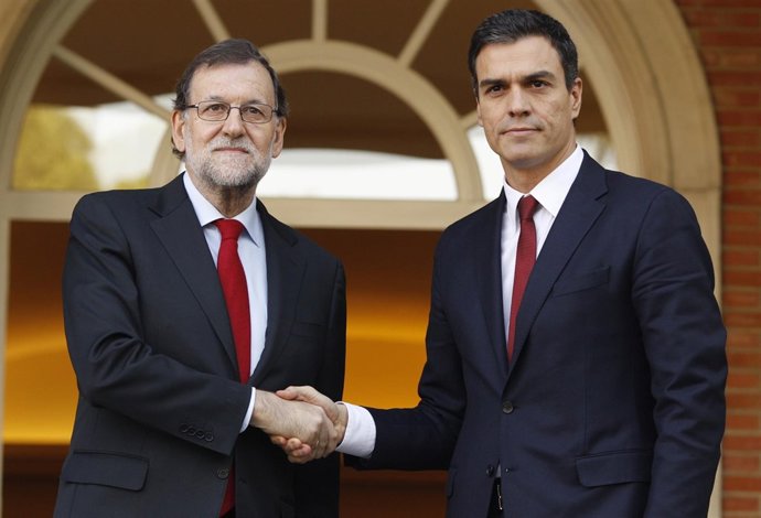 Pedro sánchez y Mariano Rajoy se reúnen en Moncloa tras elecciones generales 