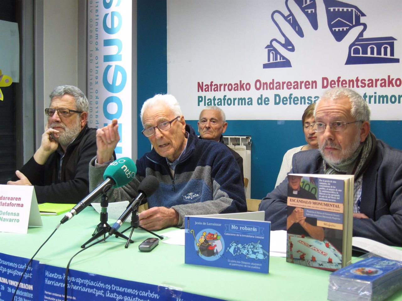 Miembros de la Plataforma de Defensa del Patrimonio Navarro.