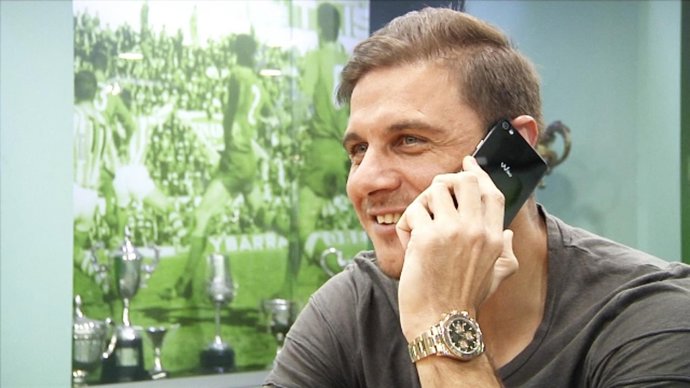 Joaquín felicita a los aficionados del Real Betis