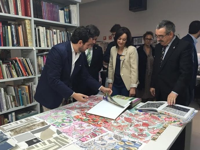 Crespín visita la empresa textil Rioma