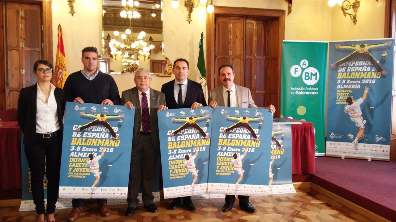 Fernández presenta el campeonato nacional de Balomnano