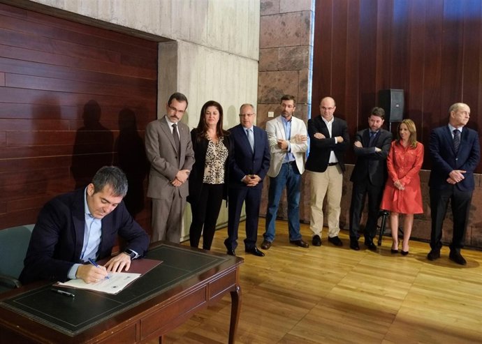Clavijo, en la firma del acuerdo