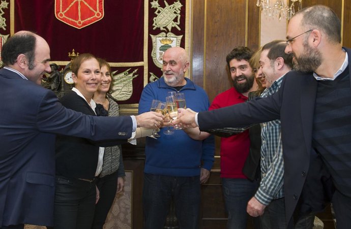 Brindis en el Palacio de Navarra.