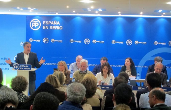 El presidente del PP de Málaga, Elías Bendodo, en rueda de prensa