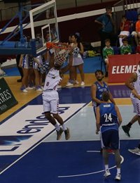 El Laboral Kutxa se apunta el derbi vasco y se afianza en la cuarta plaza