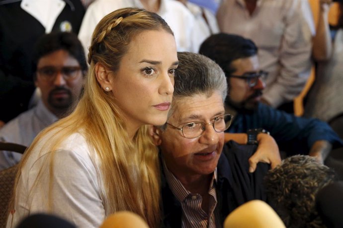 Lilian Tintori y Henry Ramos Allup partido AD opositor Venezuela 