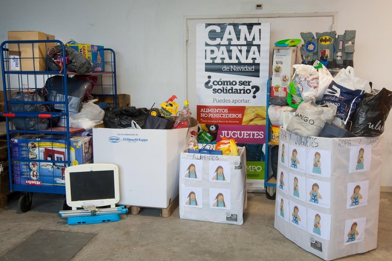 Recogida de juguetes y alimentos de la Universidad de Navarra.